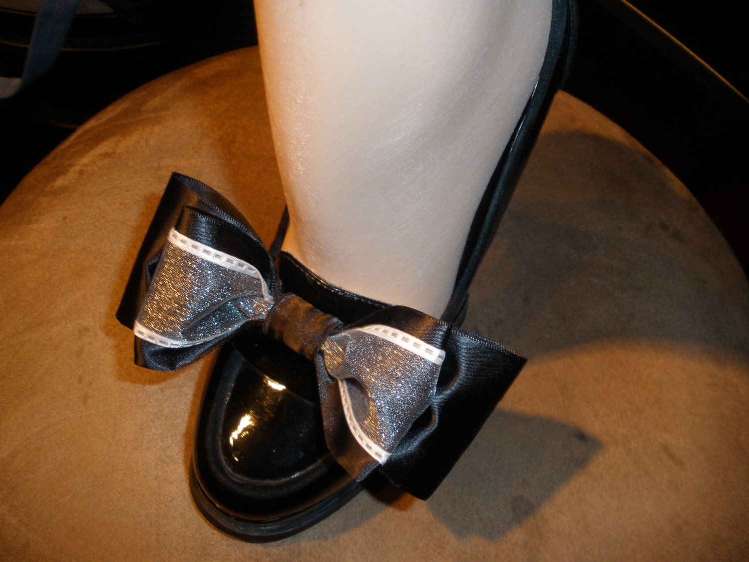 Attractive Black and White Shoe Bow Wrap Accessories for Your High Heel Shoes Not Shoe Clips