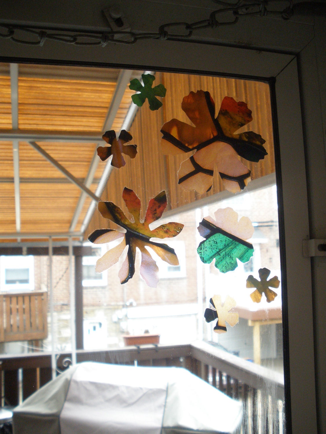 Attactive Vinly Floral Window Decals Multiple Colors  ( Set of 6 ) Window Decor, Window Art, Storm Door, Glass Windows, or Car Windows