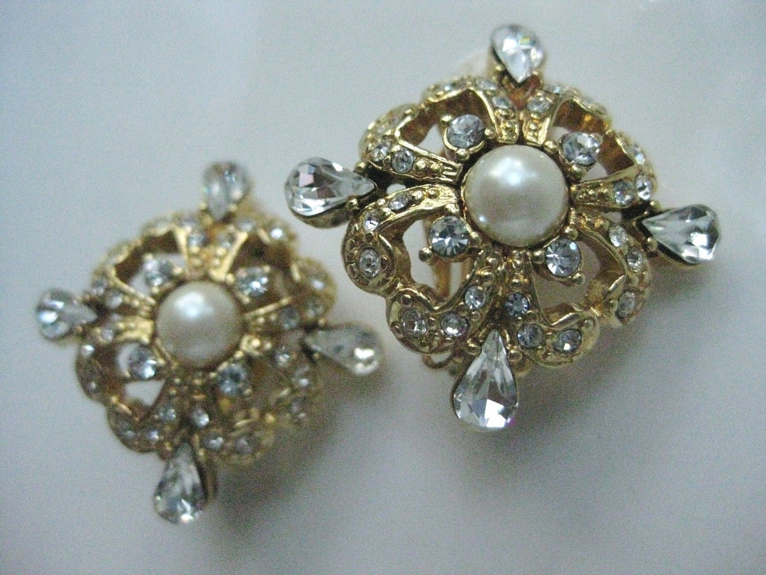 Vintage BRIDAL FORMAL Earrings Clip On Earrings Clear Crystals Pearls  Gold Tone Crystals Brilliant Free Shipping