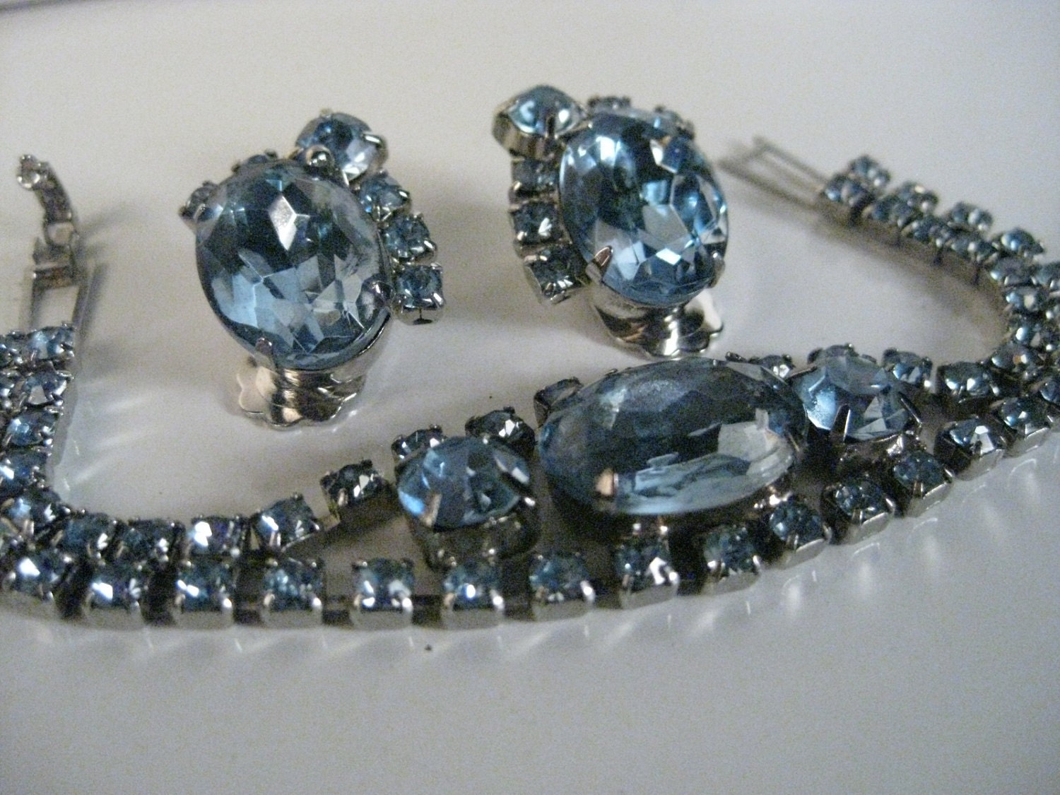 FREE Shipping Lovely Light Blue Crystal Bracelet and Clip On Earring Vintage Set