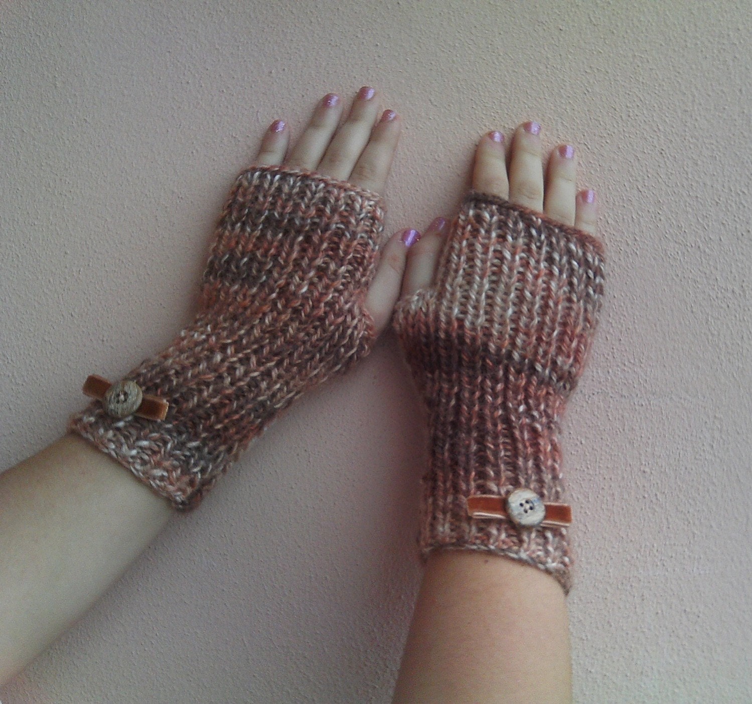 Knitted wrist warmers cream-ooak