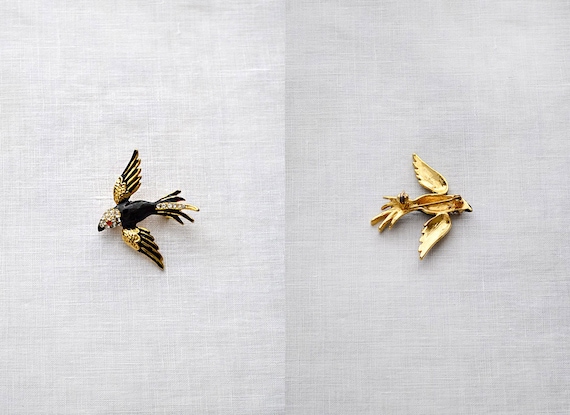 Vintage enamel rhinestone bird brooch