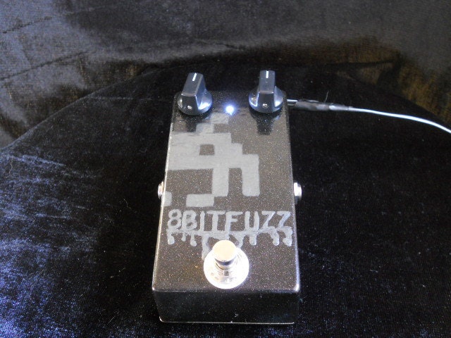 8-BIT Fuzz  true bypass synth distortion pedal