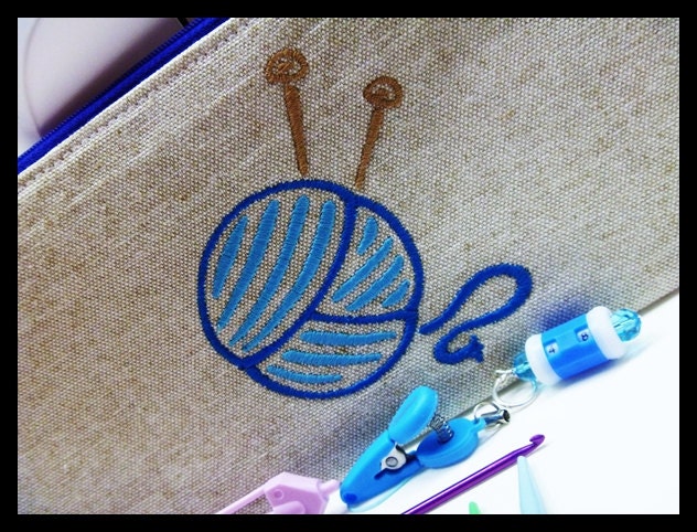 Little zipper pouch with knitting notions