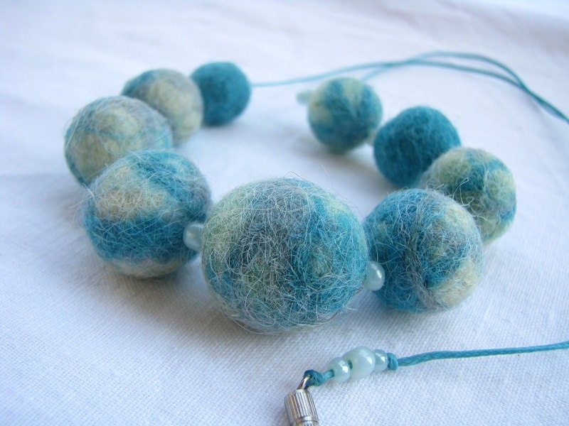 Felt necklace in ivory, turquoise and gray blue