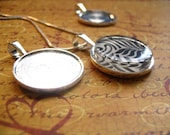 25... 1 inch Silver Round Pendant Trays