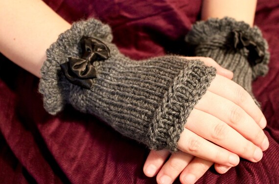 Grey wool fingerless gloves