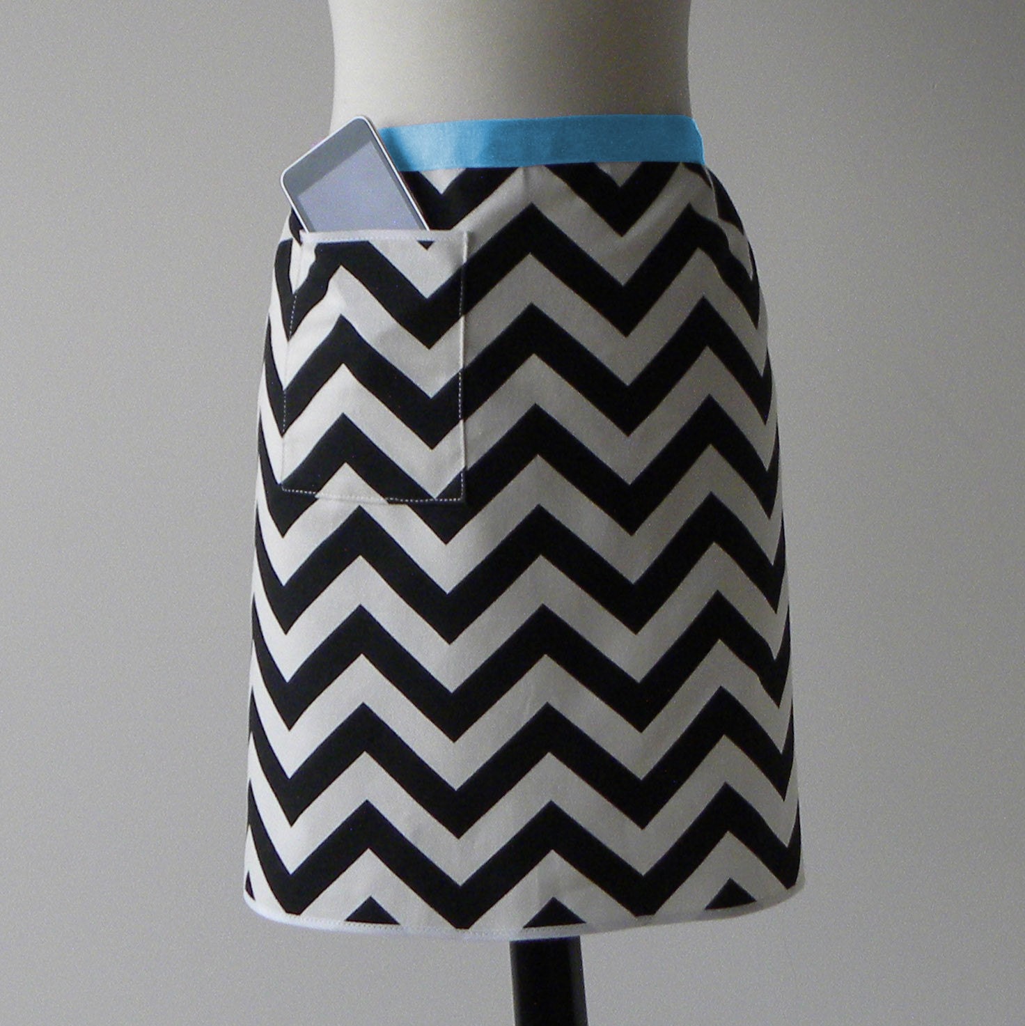 MODERN HOSTESS APRON with iPod/iPhone/smartphone pocket- Black and White Chevron (Free Shipping)